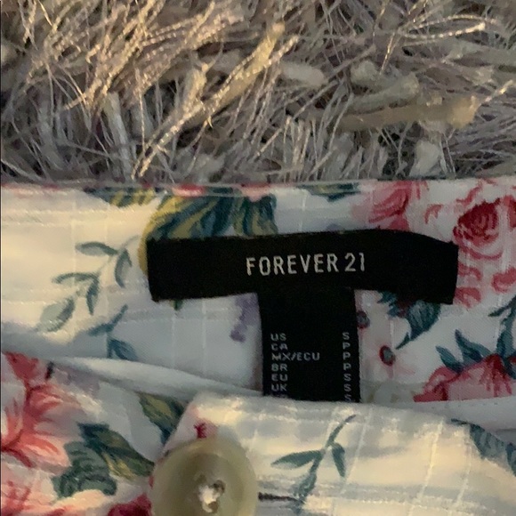 Pretty floral print shorts 🥀💕👀 - Picture 3 of 3